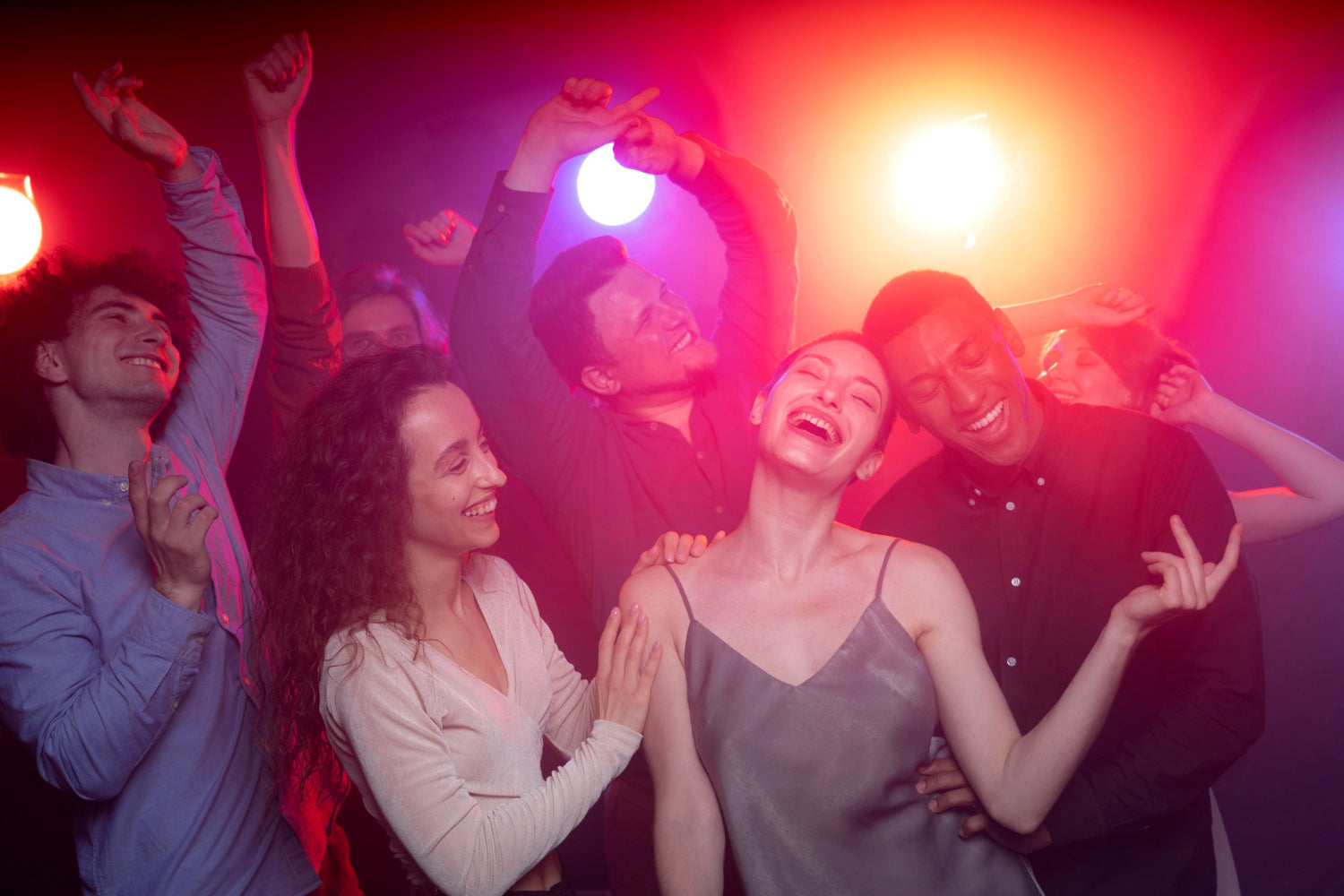 Personas fiesta dudas salud sexual